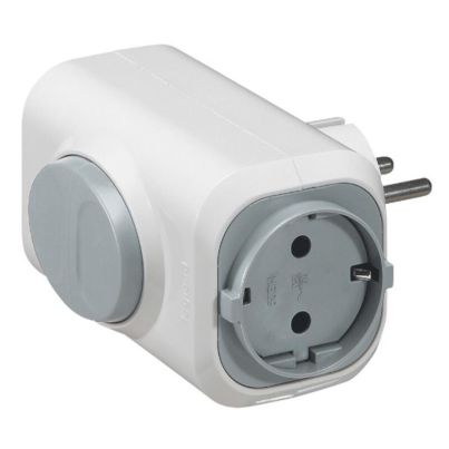 Multiplug LEGRAND, with plug, 2×2P+E, with switch, white