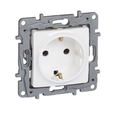 LEGRAND German type socket NILOE 16A white